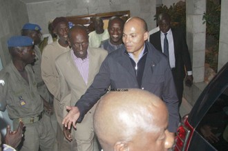 Sénégal : LÂ’interdiction officielle de sortie du territoire à  des libéraux divise classe politique et juristes